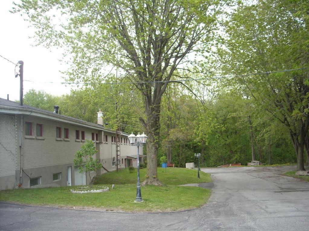 Motel Des Erables Coteau-du-Lac Exteriör bild